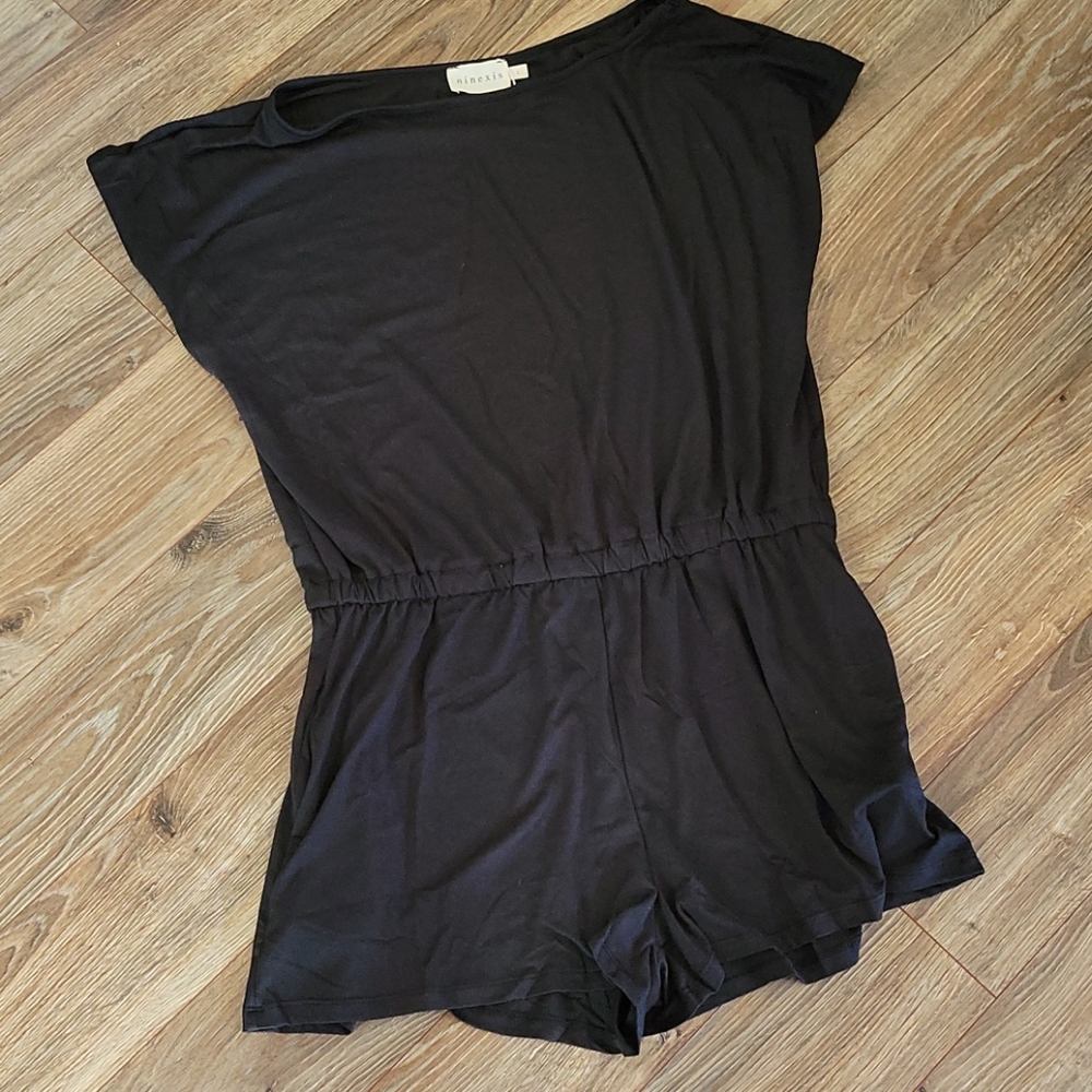 Nwt Black rompers ninexis